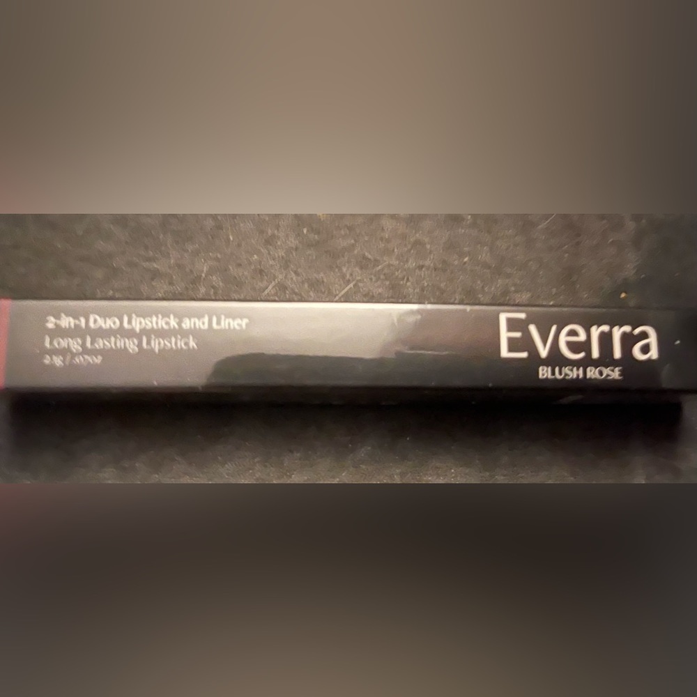 Everra 2 in 1 Lipstick and Lip Liner. Blush Rose. New